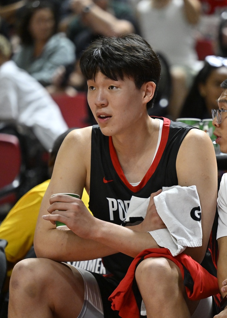 媒体人：在罗威回归之前 杨瀚森基本已占据了第一替补中锋的位置